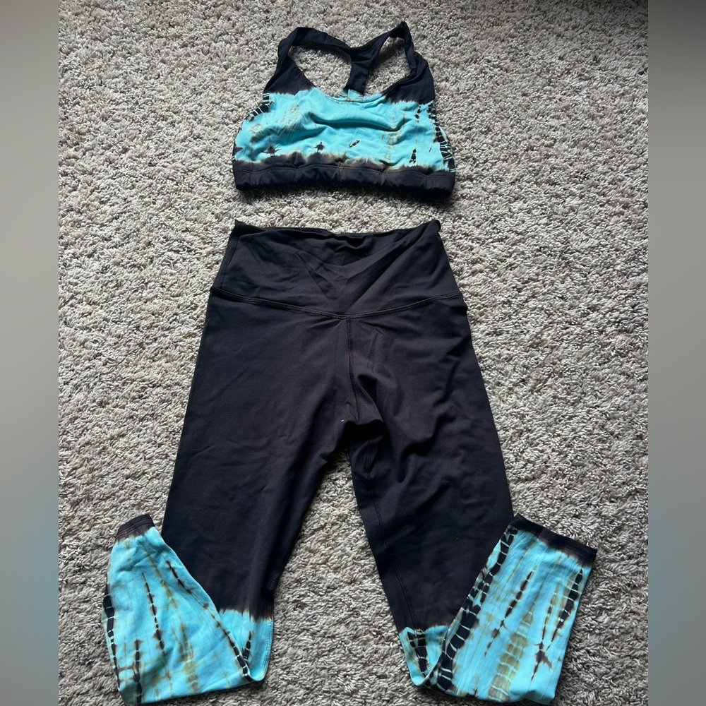 EUC Electric and Rose workout set- size med